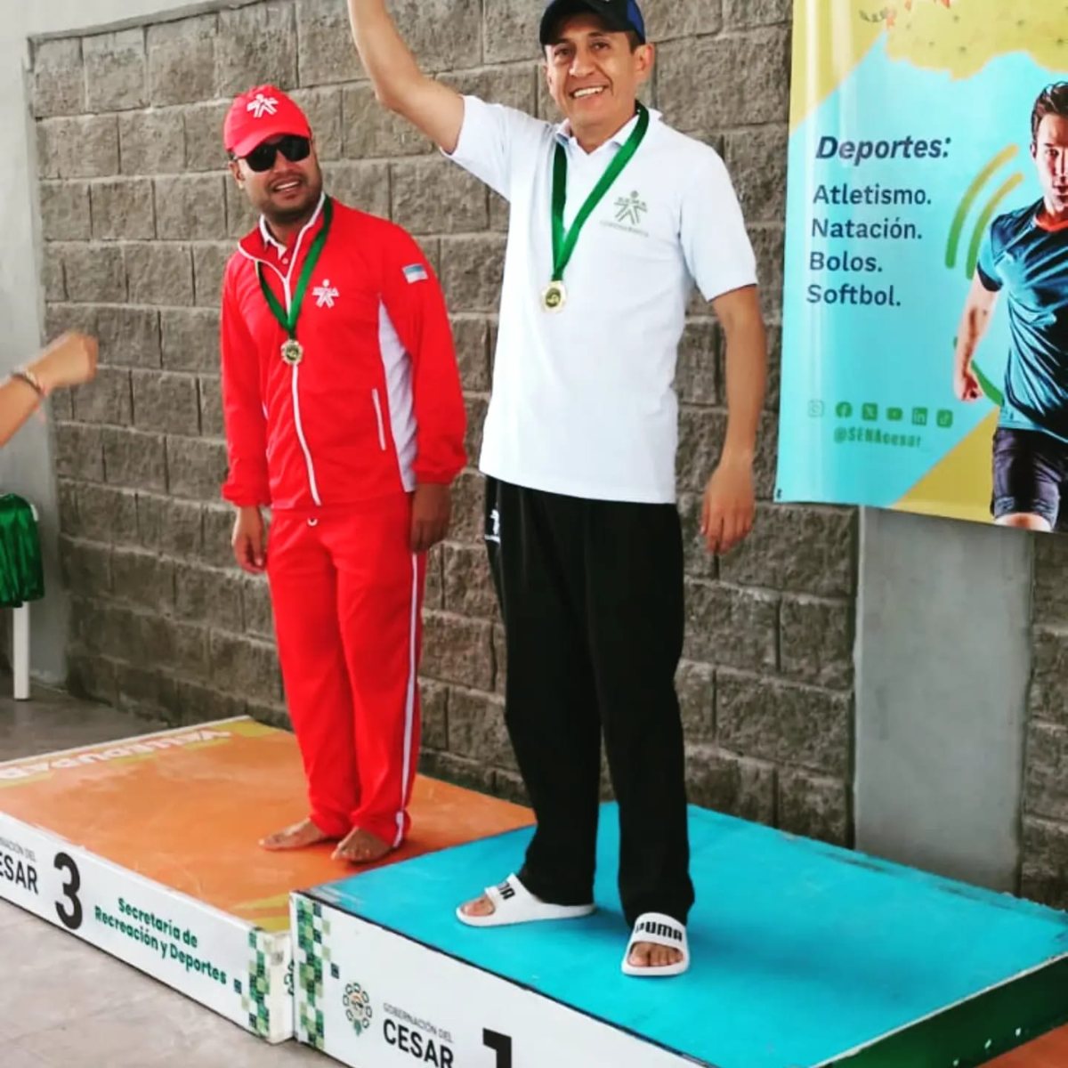 Duver Guerrero en el podio de natación de los Juegos Nacionales del SENA